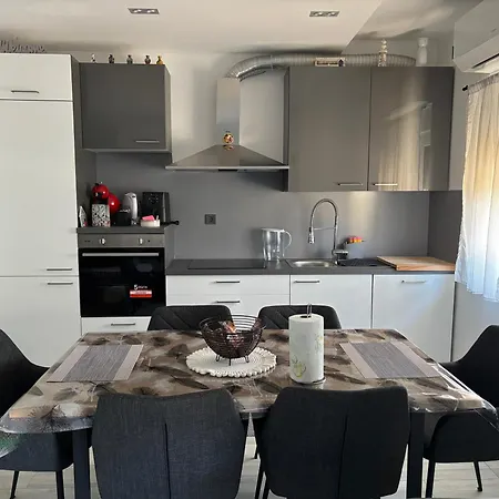 Pod Vrsak Apartment *